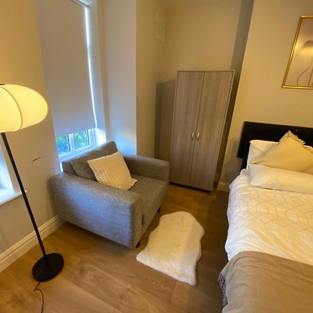 Extra Large Room In New House At Citywest 더블린 외부 사진