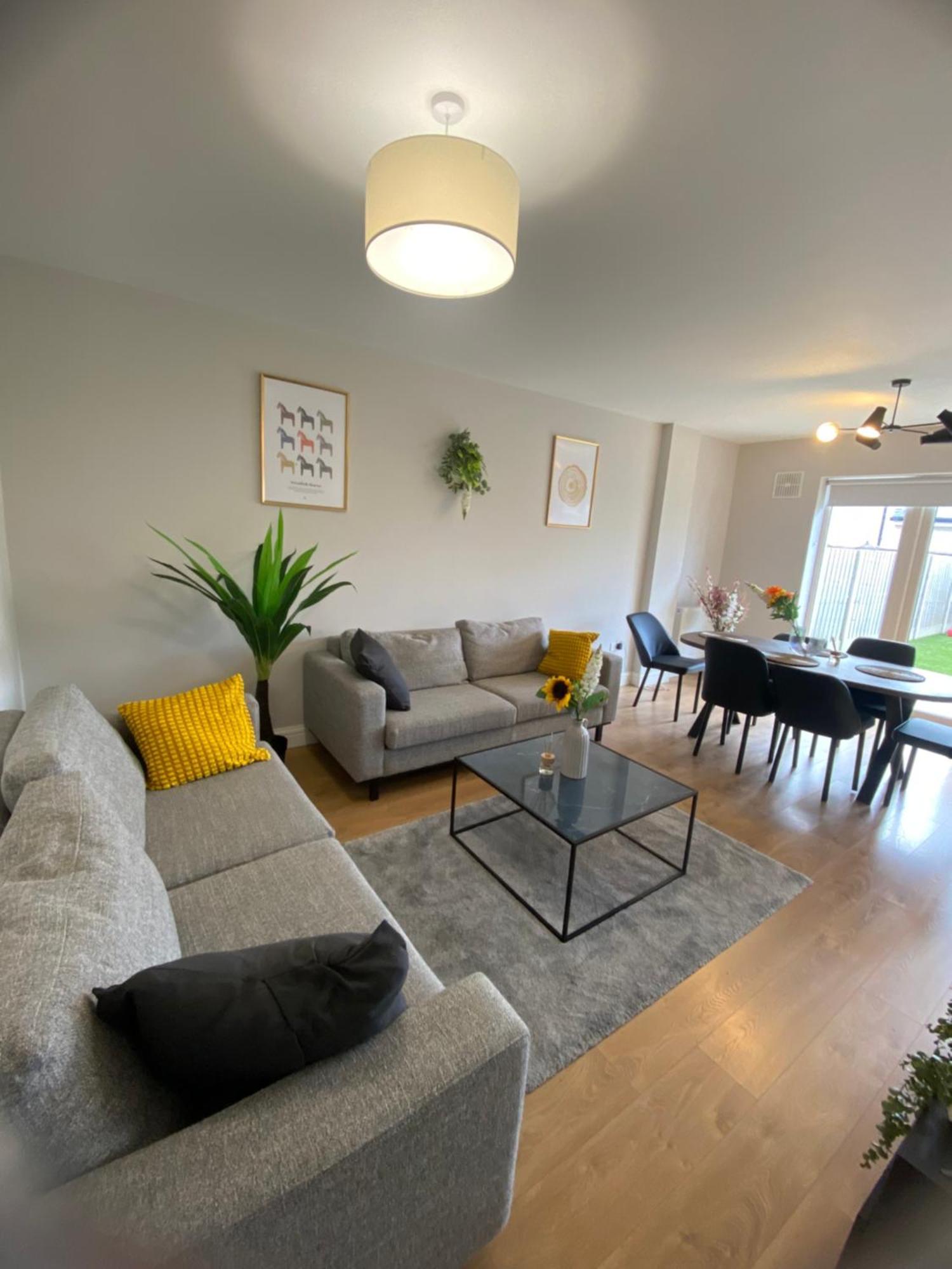 Extra Large Room In New House At Citywest 더블린 외부 사진