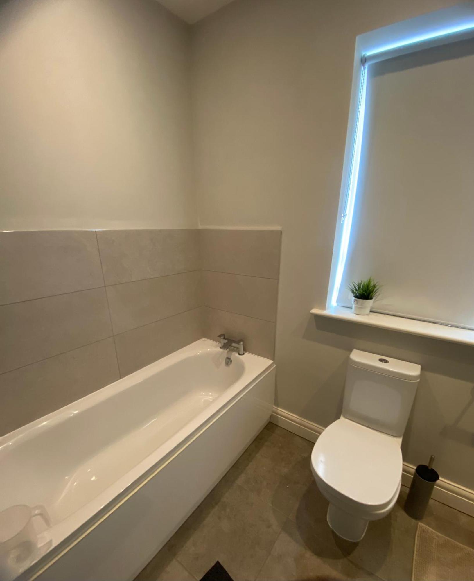 Extra Large Room In New House At Citywest 더블린 외부 사진
