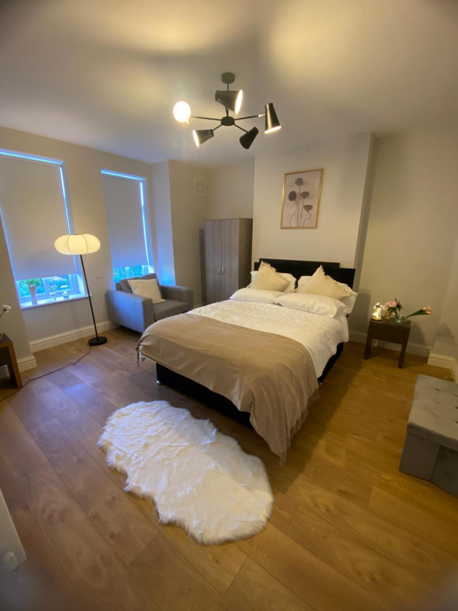 Extra Large Room In New House At Citywest 더블린 외부 사진
