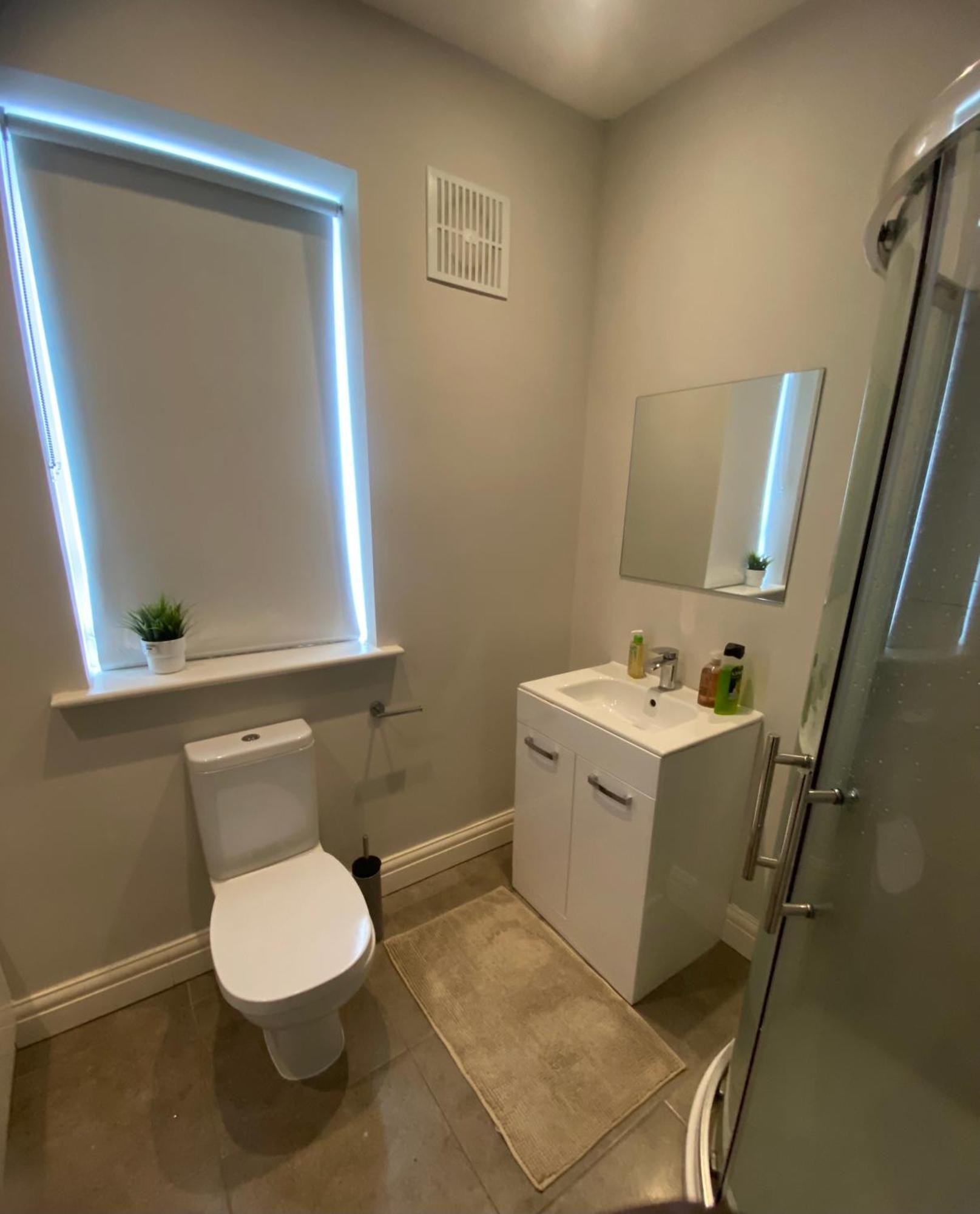 Extra Large Room In New House At Citywest 더블린 외부 사진