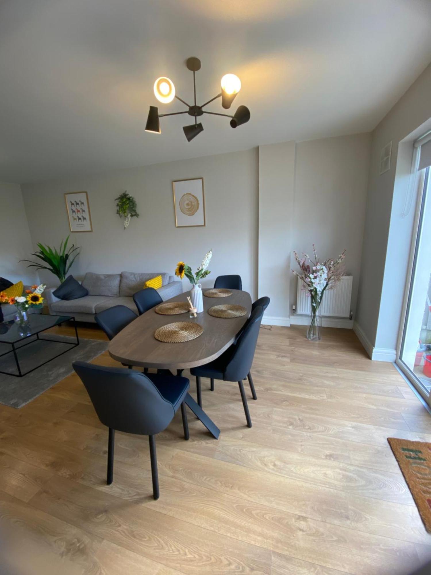 Extra Large Room In New House At Citywest 더블린 외부 사진